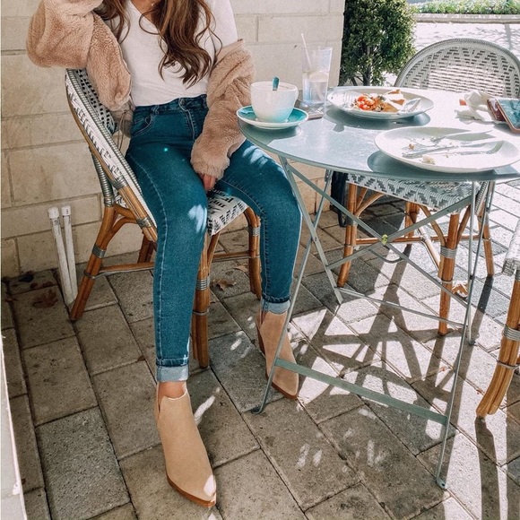 Vince Camuto Gigietta suede booties - Picture 2 of 7